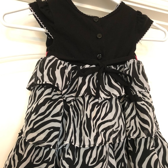 Girls, 2T, adorable dress - Picture 2 of 6